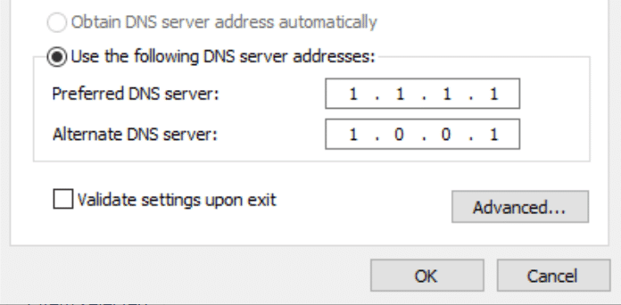 Direcciones de servidor DNS con el servidor DNS preferido establecido en 1.1.1.1 y el servidor DNS alternativo establecido en 1.0.0.1