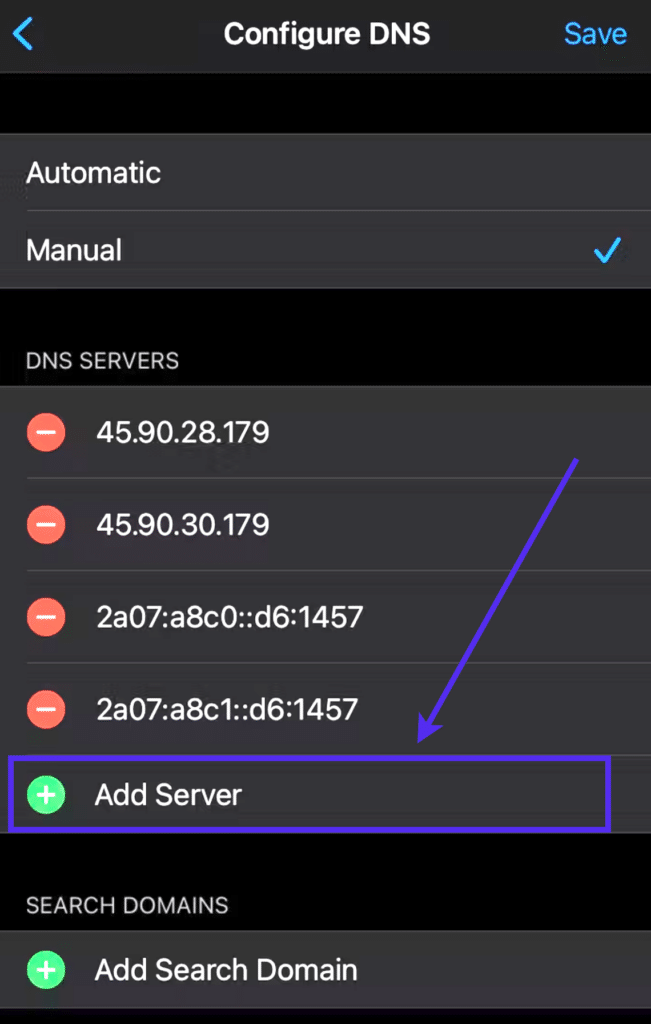 El menú de configuración del servidor DNS Wi-Fi de iOS con un cuadro resaltado alrededor del botón 