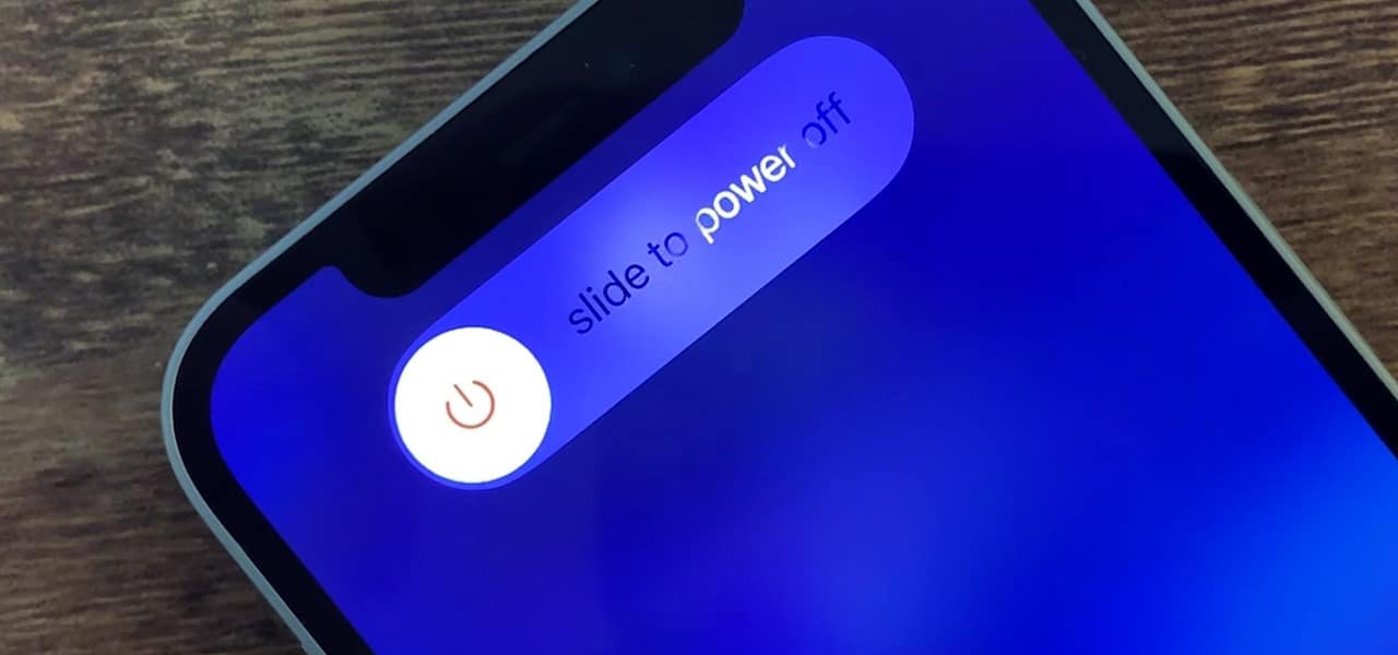 Captura de pantalla del control deslizante de apagado de iOS en un iPhone, que muestra un icono de encendido y las palabras 
