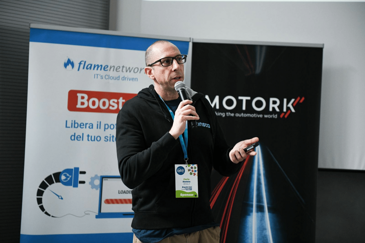 Carlo Daniel, Business Development Manager von Kinsta, in seinem Vortrag auf dem WordCamp Italien