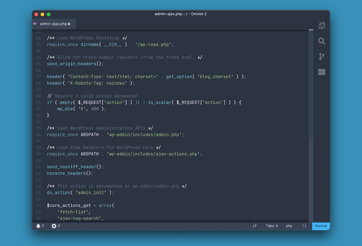 Ein Code-Editor-Fenster, das PHP-Code für eine WordPress-Datei „admin-ajax.php“ anzeigt. Der Code enthält Kommentare und Funktionen zum Laden von WordPress-Bootstrap-Code, zur Verarbeitung domänenübergreifender Anfragen, zum Setzen von Headern und zum Laden von WordPress-Administrations-APIs und Ajax-Handlern. Der Editor hat ein dunkles Design mit hellblauer Syntaxhervorhebung.