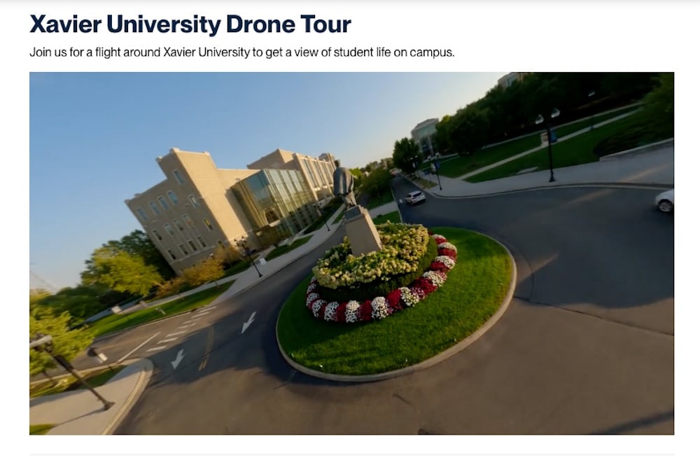 Captura de tela do tour com drone da Xavier University.