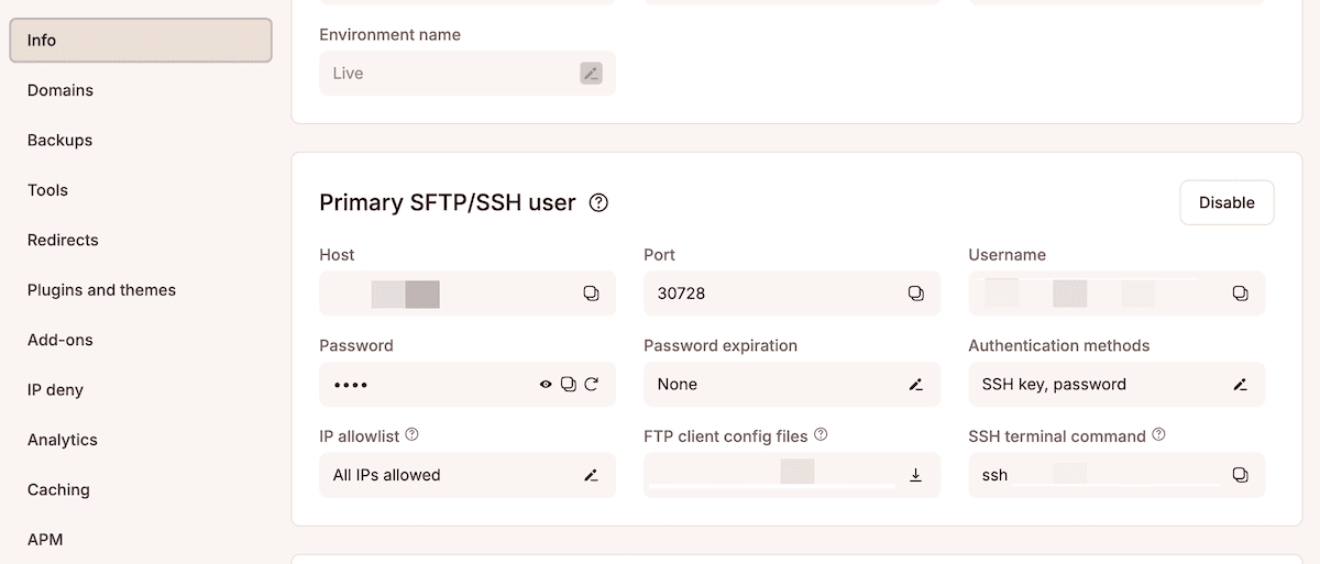 La pantalla de información de MyKinsta muestra los detalles de la conexión SSH, incluyendo la dirección IP del host, el número de puerto, el nombre de usuario, la contraseña y un botón para copiar al portapapeles el comando del terminal SSH.